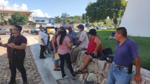 Habitantes de "Las Palmas" piden apoyo a diputados para regularizar terrenos