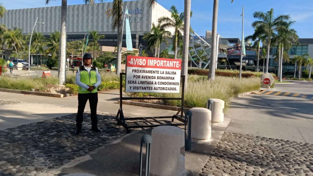Acuerdan mantener abierto el paso vehicular de Puerto Cancún