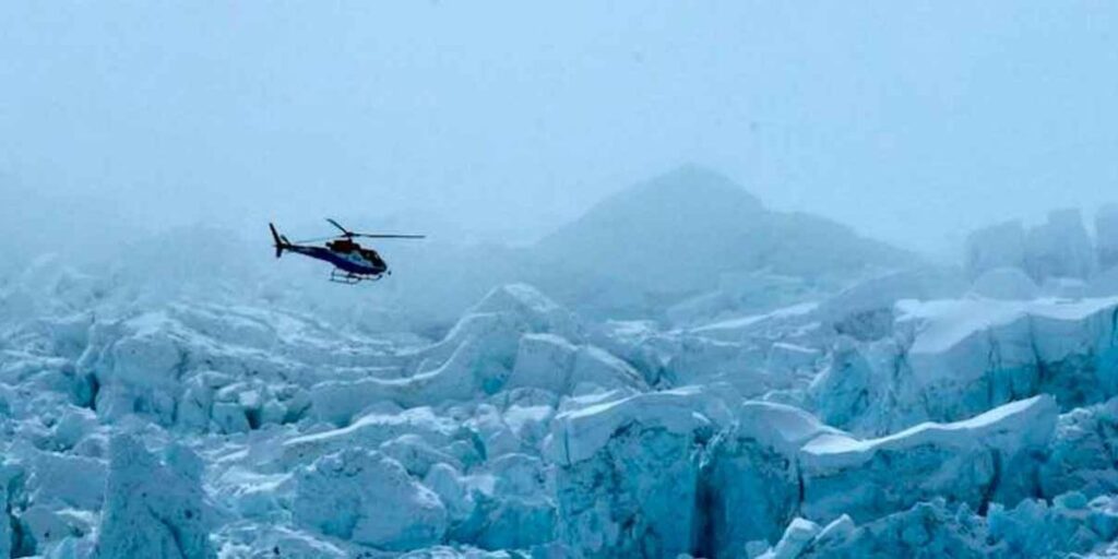 Nepal suspende vuelos turísticos tras accidente en el Everest