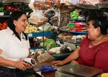 Mayuli Martínez propone soluciones para emprendedores en Quintana Roo