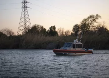 Guardia Costera salva a 8 niños migrantes en el Río Grande