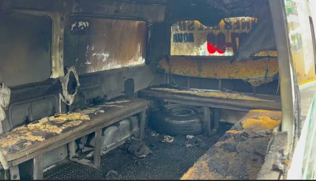 Se incendia combi en Cancún