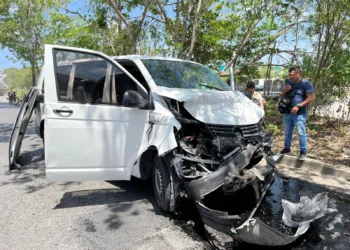 Accidente en el Arco Vial: Choque frontal deja un herido grave