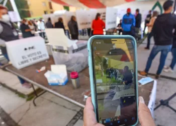 INE rechaza prohibir celulares en casillas electorales para comicios del 2 de junio