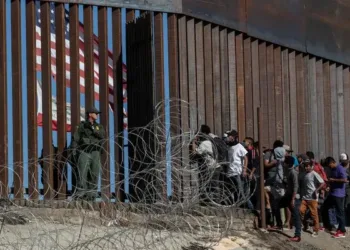 Migrantes en el Río Bravo denuncian agresiones de la Guardia Nacional de Texas