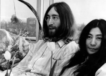 Recuperan metraje inédito de John Lennon para nuevo videoclip de "You Are Here"