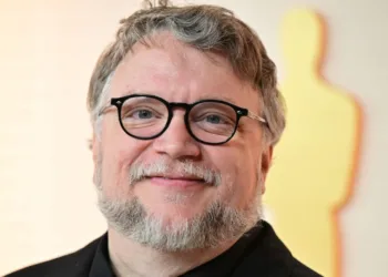 Guillermo del Toro solicita ayuda para salvar cine Revue en Toronto