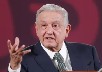 López Obrador se autodenomina como un "presidente naco y chairo"