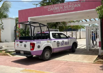Trabajador social de una secundaria detenido por abuso