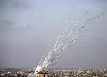 El Ejército Israelí deja inhabitable el barrio de Shujaiya en Gaza