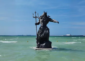 Profepa clausura estatua de Poseidón en Progreso por impacto ambiental