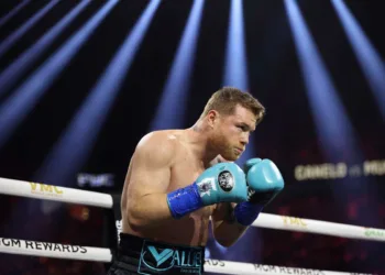 Canelo Álvarez pierde título de campeón mundial indiscutido