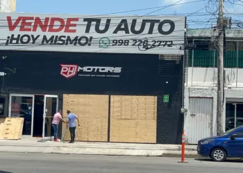 Preparativos en Cancún ante la llegada del huracán Beryl