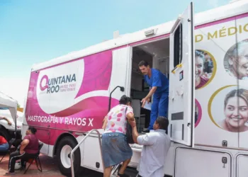 Caravanas de Salud atienden a población de José María Morelos, Bacalar e Isla Mujeres