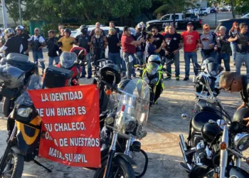 Motociclistas irrumpen en diálogos sobre la reforma al Poder Judicial