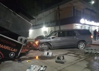 Camioneta impacta contra puesto ambulante en Cancún 1 Camioneta impacta contra puesto ambulante en Cancún