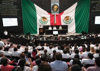 Entrega Mara Lezama Medalla al Mérito Indígena "Cecilio Chí"