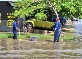 Solidaridad mantiene limpieza de alcantarillas y pozos de absorción ante lluvias