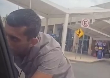 Operador de Taxi "Pirata" Agrede a Turista en el Aeropuerto Internacional de Cancún
