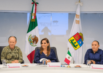 Mara Lezama y secretario de marina atienden sargazo en Quintana Roo