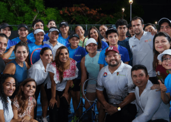 Mara Lezama inaugura nuevas canchas en la SM 21 de Cancún