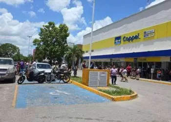 Alerta en plaza ‘Las Américas’: evacuación masiva por amenaza de bombas