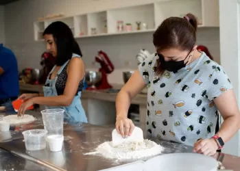 Concluyen cursos de repostería gourmet de Cancún en centros comunitarios
