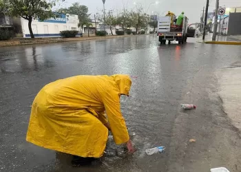 Operativo de limpieza tras lluvias intensas en Cancún
