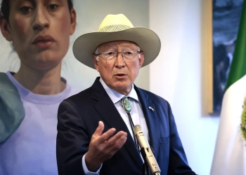 Ken Salazar advierte sobre riesgos de la elección directa de jueces en México