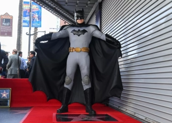 Batman es el primer supehéroe en recibir estrella en el Paseo de la Fama