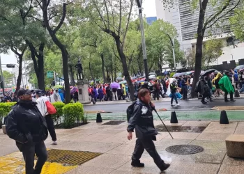 Marcha por los 43 normalistas de Ayotzinapa termina en disturbios