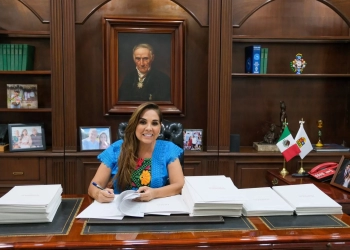 Mara Lezama firma escrituras en la Colosio para garantizar certeza Jurídica 8 escrituras