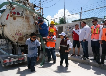 Mara Lezama supervisa acciones de auxilio tras el paso de “Helene” en Holbox e Isla Mujeres