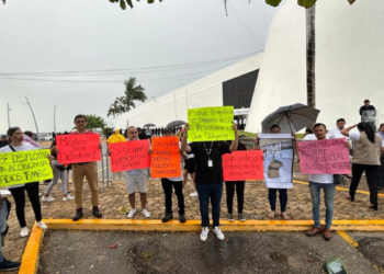 Tenso inicio de la XVIII legislatura en Quintana Roo con protestas