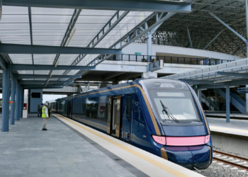 Inauguran la nueva ruta Cancún-Mérida con el tren P’atal