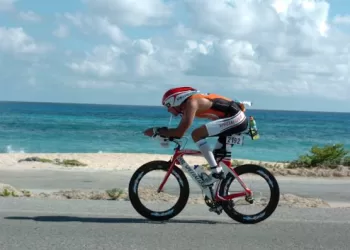 Cozumel se sumerge en la adrenalina: Más de 2600 atletas desafían el IRONMAN 70.3