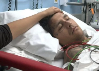 Christian Nodal dado de alta tras hospitalización: recuperándose en casa