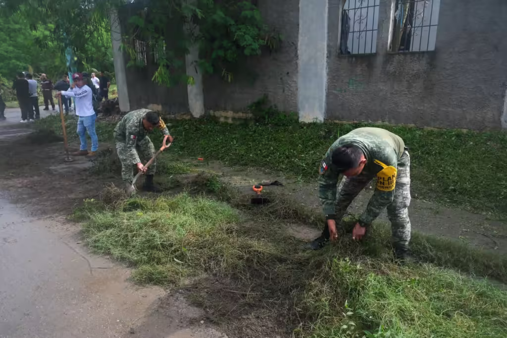 La Gobernadora en acción tras la Tormenta Tropical "Nadine"