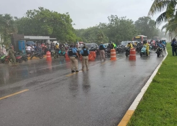 Robo en zona hotelera de Cancún activa operativo; recuperan vehículo usado por asaltantes