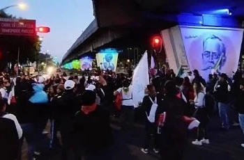 Trabajadores del Poder Judicial se manifiestan en San Lázaro
