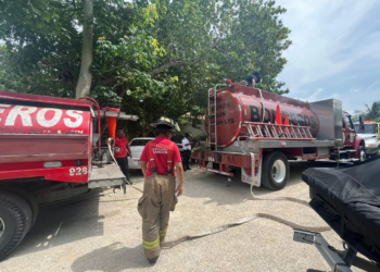 Rescatan a menores de edad del fuego