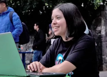 Isabel Espino Gutiérrez la licenciada en ciencias de 18 años