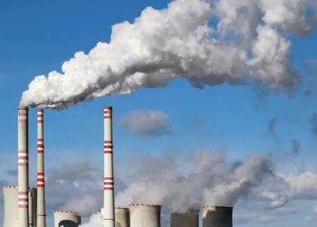 Multimillonarios en un año contaminan lo que una persona haría en 300 años