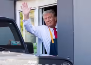 Donald Trump lleva su campaña a McDonald’s