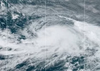 Tormenta Tropical Kirk como posible huracán
