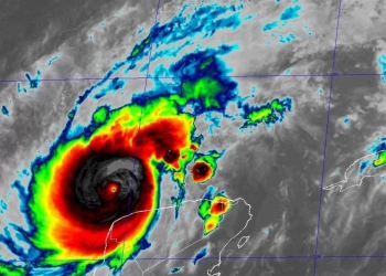 Milton de Huracán a Tormenta Tropical en Quintana Roo