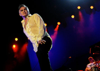 Fans provocan caos y lesiones en concierto de Morrissey