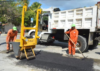 Brigada de bacheo responde rápidamente en misión del Carmen