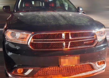 Policía Estatal detiene camioneta con reporte de placas sobrepuestas