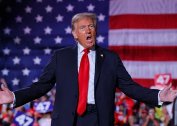 Trump dice suburbios de EU están "bajo ataque"